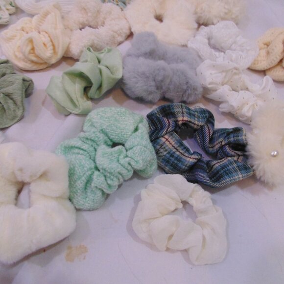 Lot of 26 Misc Miniso, Scrunchies, Floral, Pinstripes, Plain, fuzzy - Picture 3 of 5